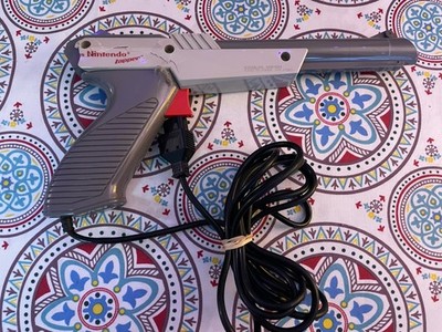Nintendo Original Grey NES Zapper TESTED BROKEN PLASTIC