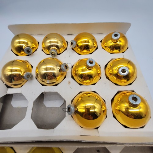 Vintage Christmas Ornaments Shiny Bright 3 Different Shades of Gold Balls 20 - Picture 3 of 8