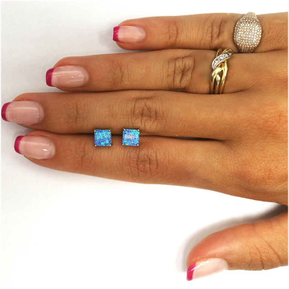 Aretes cuadrados de plata de ley 925 de 6 mm con corte princesa de ópalo de fuego azul  Foto 3 de 4