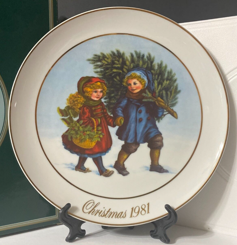 Avon Plate "Sharing the Christmas Spirit" 1rst Edition 22K Gold Trim Vtg '81 Box - Picture 1 of 6