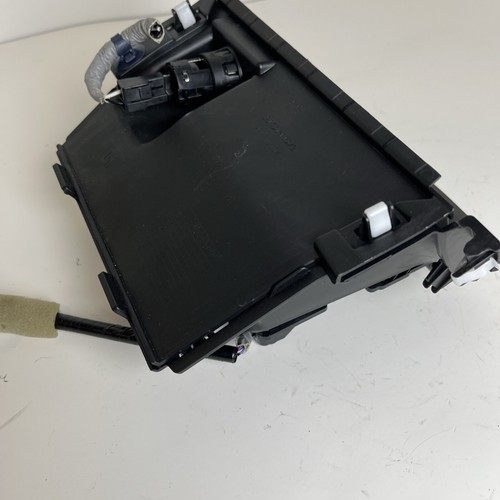 Console centrale chargeur sans fil voiture Honda Accord 2016 OEM 39570-T2A-C01 - Photo 4 sur 9