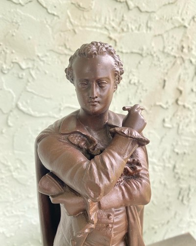 Antigua escultura de bronce Spelter sin firmar de abogadocato/escritor (altura: 15-1/2”) - Imagen 3 de 7