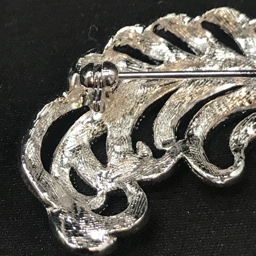 Rhinestone Feather Themed Pin Brooch - Lovely! - Picture 4 of 4