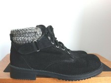 WOMAN'S BLACK SUEDE BOOTS