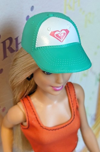 Nuevo Barbie X Roxy Logotipo Muñeca Moda Accesorio Mar VERDE Blanco BÉISBOL Gorra SOMBRERO