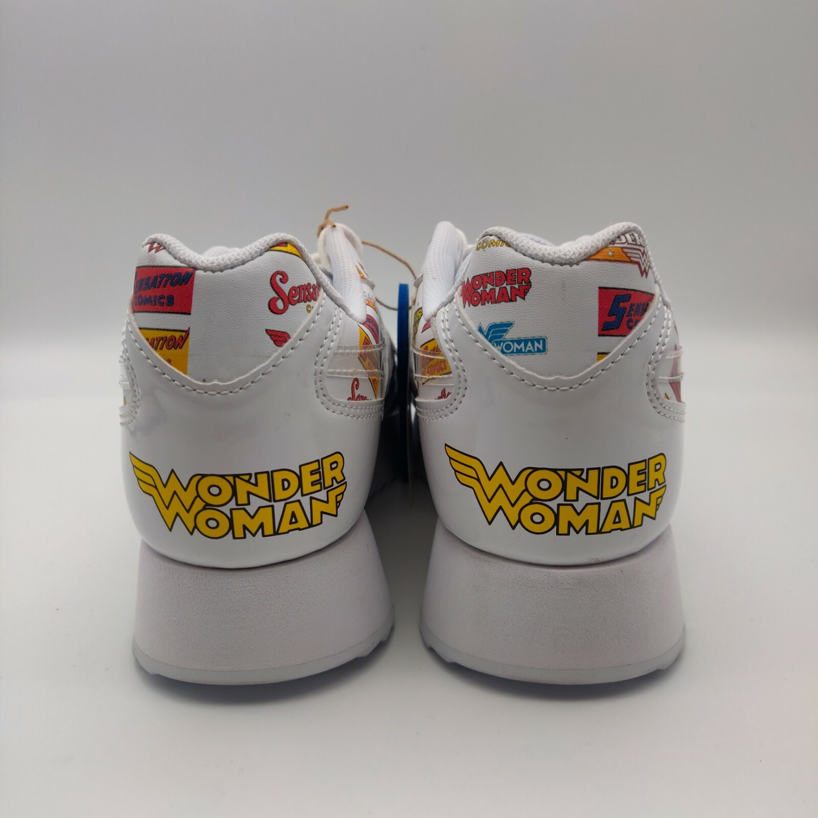 Wonder Woman x DC Comics Rétro Logo sz 9.5 Blanc Infirmière Chaussures De Course REEBOK NEUF Wonder Woman x DC Comics Rétro Logo sz 9.5 Blanc Infirmière Chaussures De Course REEBOK NEUF