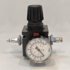 Parker Watts R105-04C Pneumatic Regulator 1/2in Npt 300psi W/ Wika Guage