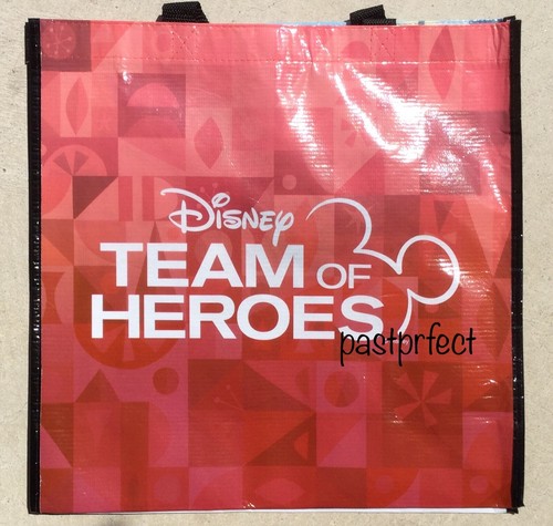Disney D23 Expo 2019 Marvel Avengers Team of Heroes Tote Bag Iron Man Thor New - Picture 2 of 2