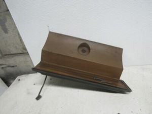 70-71-72-OLDSMOBILE-CUTLASS-SUPREME-GLOVE-BOX-WOODGRAIN-TAN