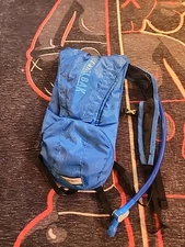PRE OWNED CAMELBAK CLASSIC HYDRATION LIGHT BIKE BACKPACK 2.5L 