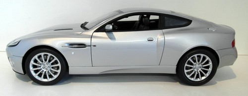 Kyosho 1/12 Scale Diecast 08603S2 Aston Martin V12 Vanquish Road Version Silver - Picture 7 of 9