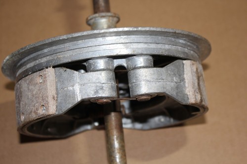 GENUINE ORIGINAL JAWA 350 360 MOTORCYCLE FRONT BRAKE HUB & BRAKE SHOES NOS NEW - Picture 9 of 18