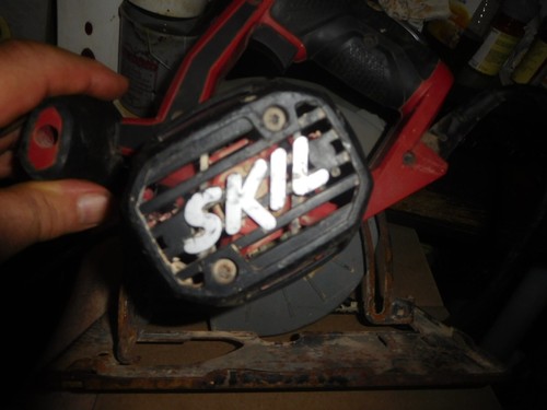 SKIL Red Power 7-1/4" Corded Circular Saw 15 Amp - Picture 5 of 9