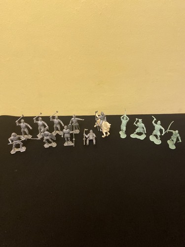 Louis Marx Fighting Knights & Vikings Play Set Toy Figures - Lot of 14 - 1968