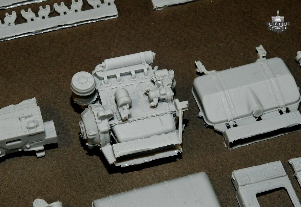 BALATON MODELL BM3589 - TRATTORE SOVIETICO BT-74 Macchina troncatrice RESIN KIT - Immagine 3 di 4