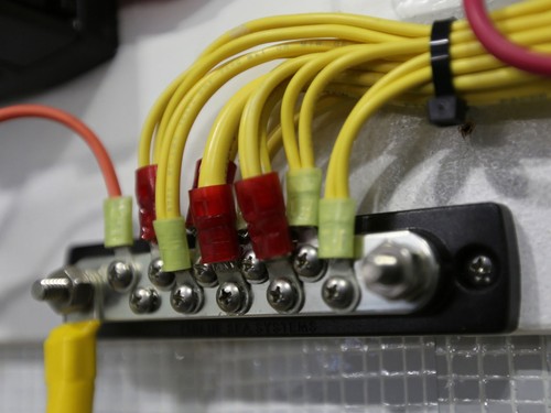 2300 150 Amp Common BusBar with 10 screws and a cover - Picture 3 of 4