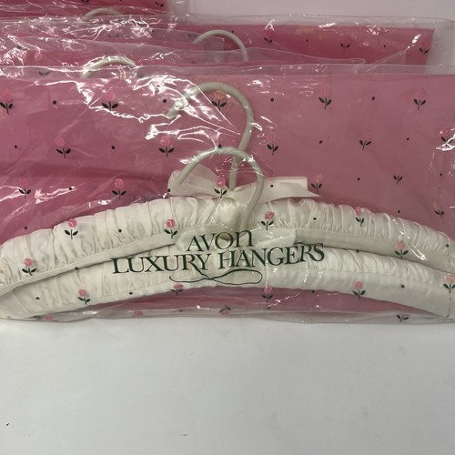 VTG Satin Luxury Clothes Hangers IVORY 14 Hangers NEW OLD STOCK 1986 Avon - Picture 2 of 6