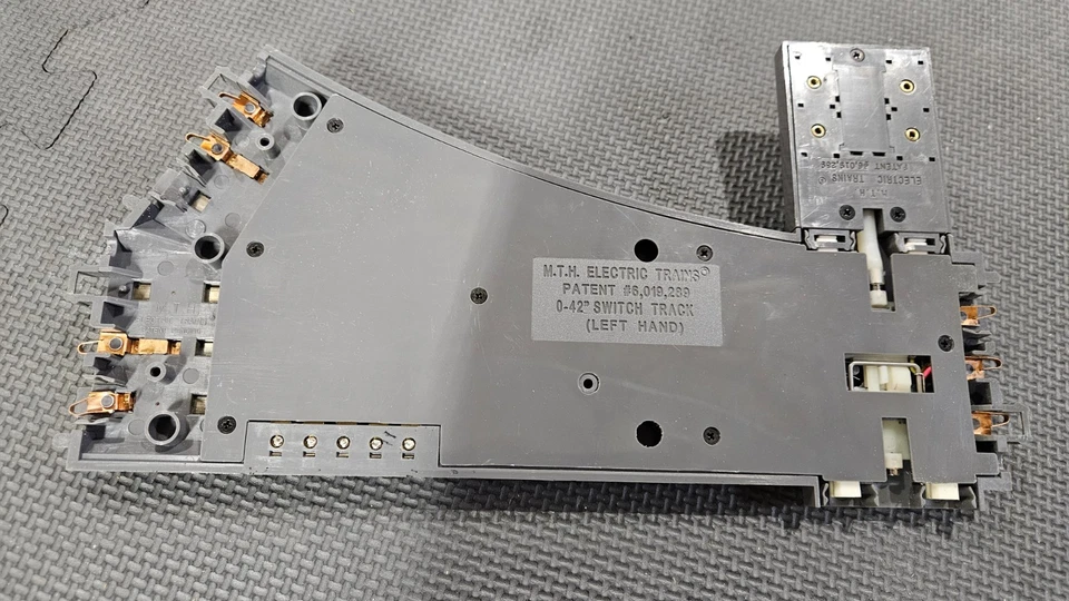 MTH 40-1044 RealTrax O-42 Nickel Silver Left Hand Remote Switch Turnout - Image 4 of 4