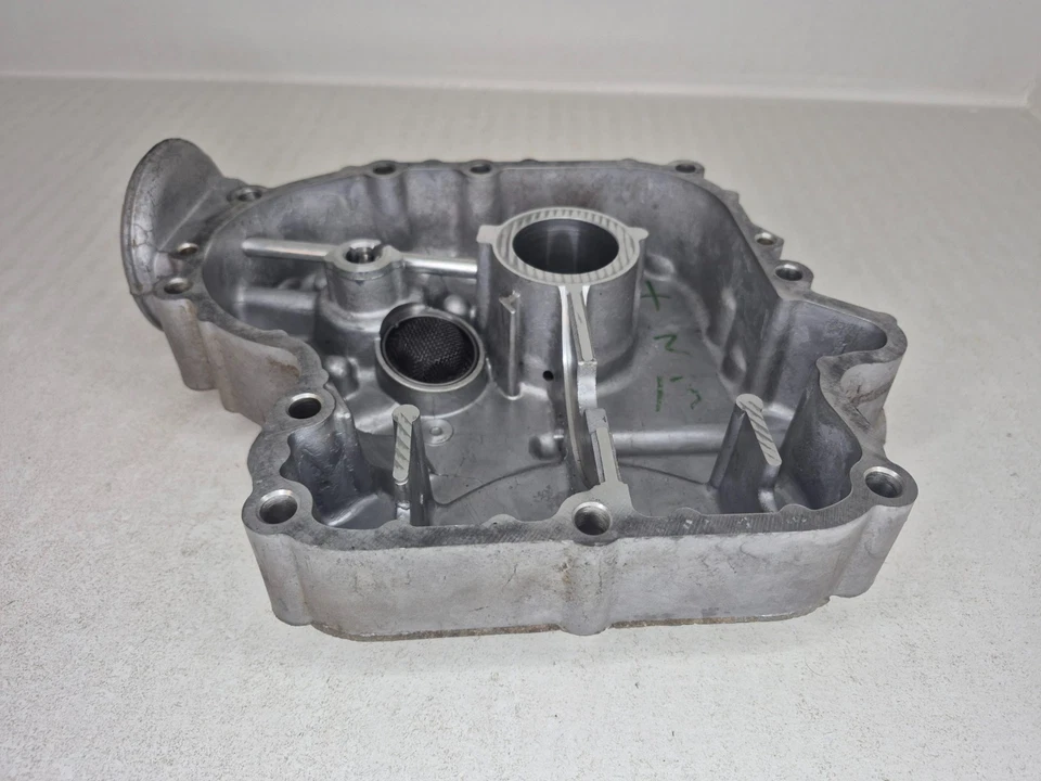 bas carter inférieur moteur Briggs et Stratton OHV réf: 592849 697188 avec pompe - Photo 4/4