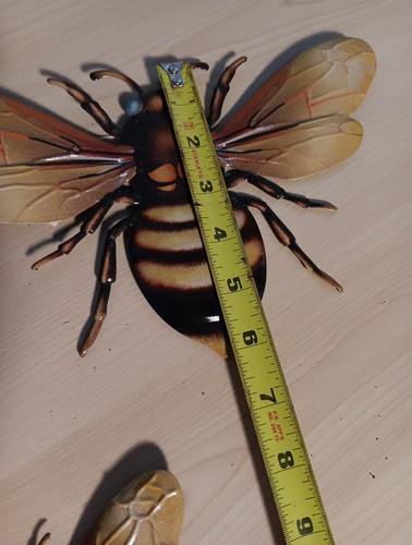 Honey Bee Indoor & Outdoor Metal Wall Art Decor - Set of 3 - Picture 7 of 8