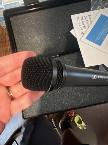 Sennheiser MD 46 Hand-Held Microphone w/ Case - Picture 3 of 8