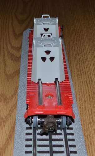 Lionel 6-9234 Lionel Radioactive Waste Car with Waste Containers LN - VIDEO - Picture 2 of 10