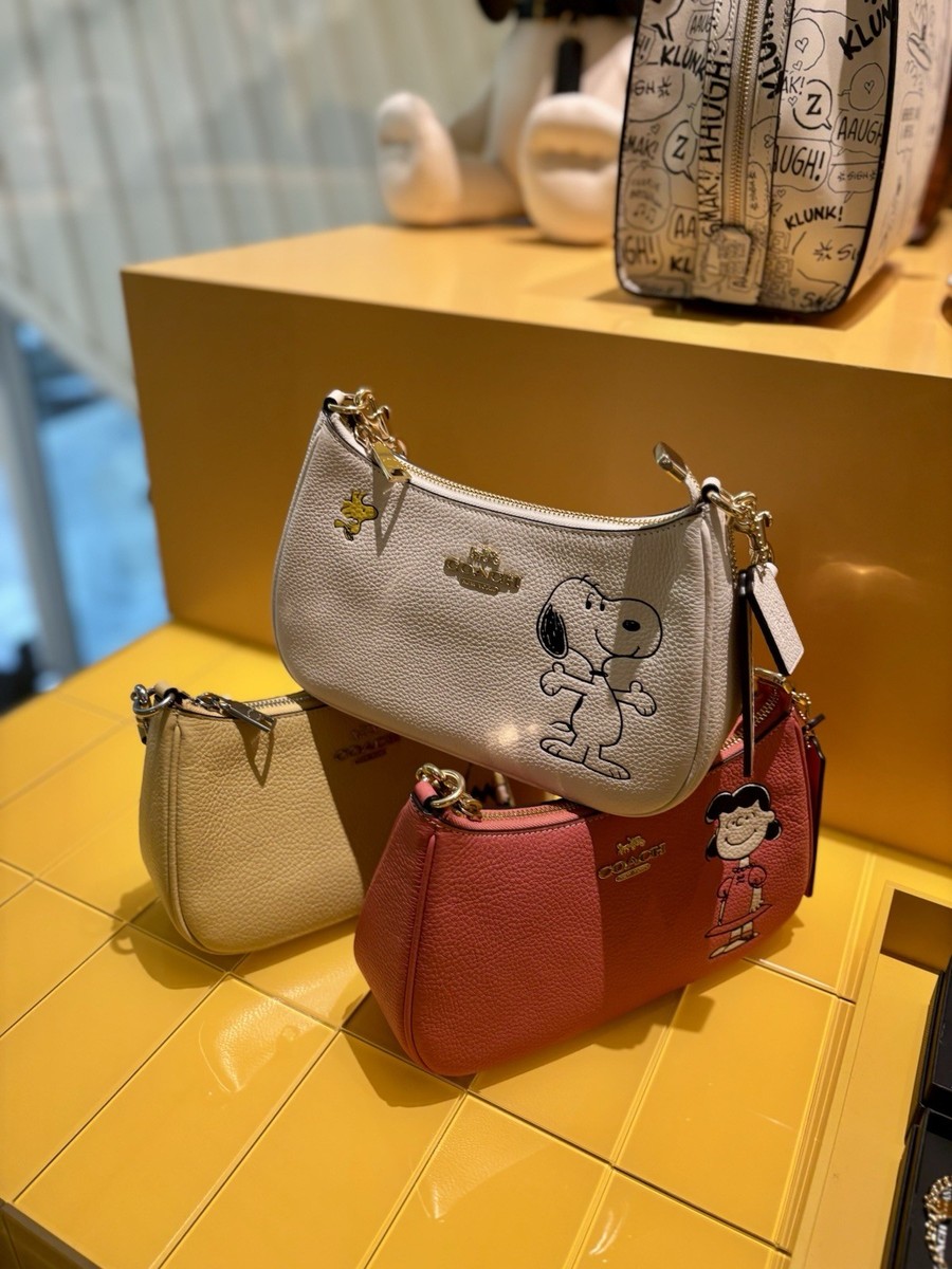 COACH コーチ ショルダーバッグ - スヌーピー CBJ76 COACH x PEANUTS Teri Shoulder Bag Snoopy Chalk Multi CBJ76