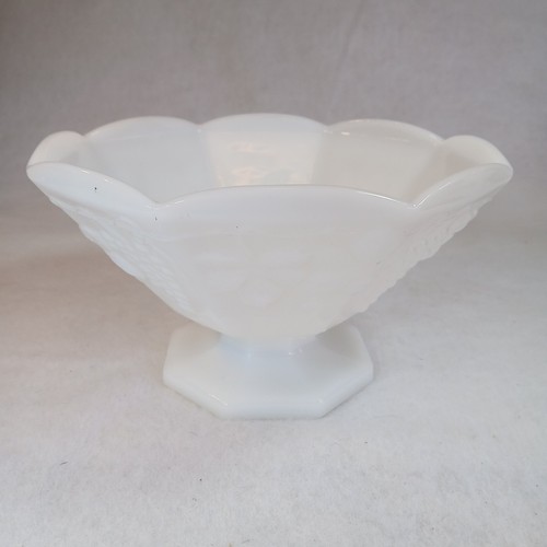 Cuenco/compota vintage punteado con patas de uvas de vidrio con leche Anchor Hocking de 9" - Imagen 4 de 11