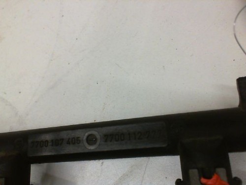 Rampe injection occasion RENAULT MEGANE SCENIC I Phase 2 - 1.8 16v - Photo 3/5