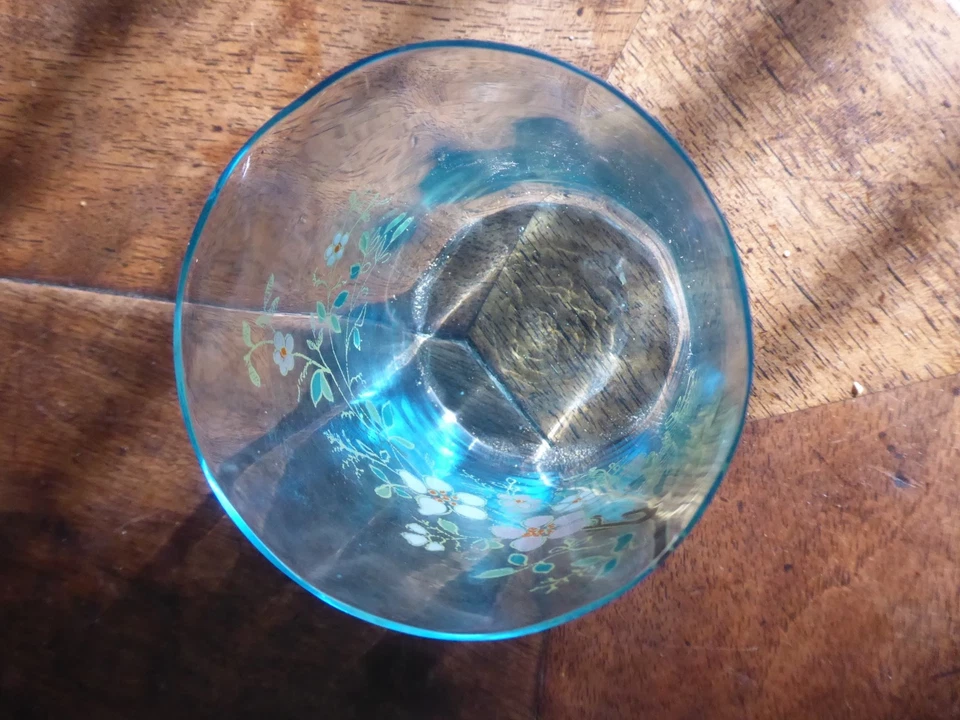 BEAU VERRE EMAILLE ancien. Décor de branches fleuries. - Photo 4/4