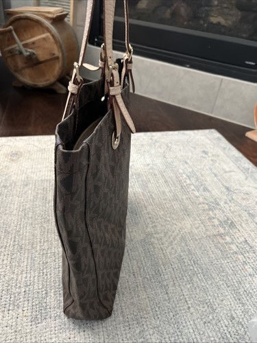 Michael Kors Signature Schultertasche Tasche hellbraun Besatz - Bild 2 von 14