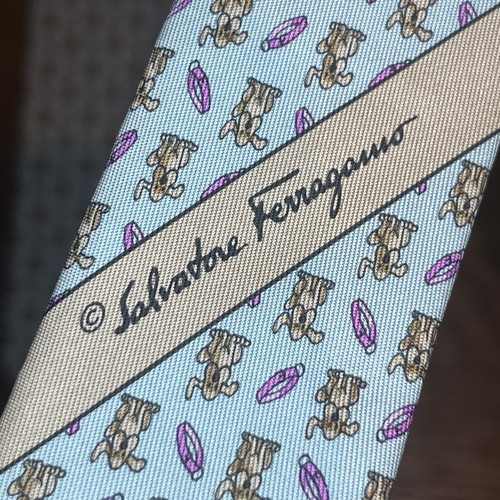 180 £ SALVATORE FERRAGAMO LUXUS SEIDENKRAWATTE MIT HUND- UND HALSBANDDRUCK HERGESTELLT IN ITALIEN Y7 - Bild 9 von 10