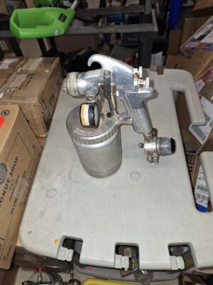 DeVilbiss JGA-502 with DeVilbiss Type KK  1 Quart Pressure Pot