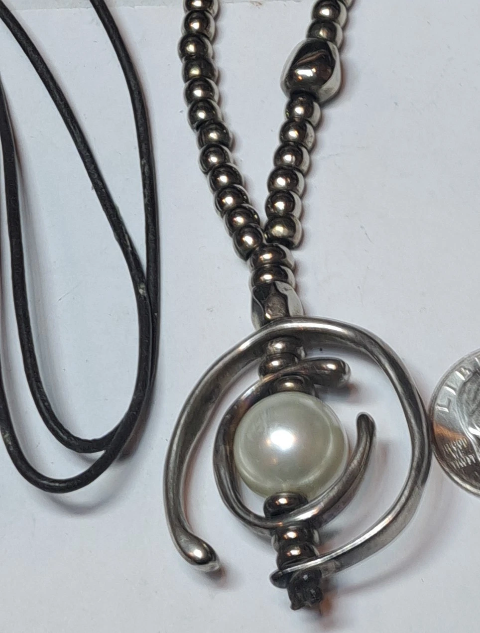 MICHAEL KORS Ciondolo Vintage Finta Perla Tono Argento Cornice Moderna Perline 18”MCM Retrò