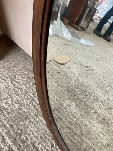 Specchio antico vintage ovale cornice in legno marrone con segni legati all'età su vetro - Foto 5 di 6