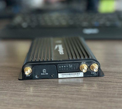 Cradlepoint IBR900LP6 Series Cloud-Managed Networking Router with power cable. - Afbeelding 3 van 3