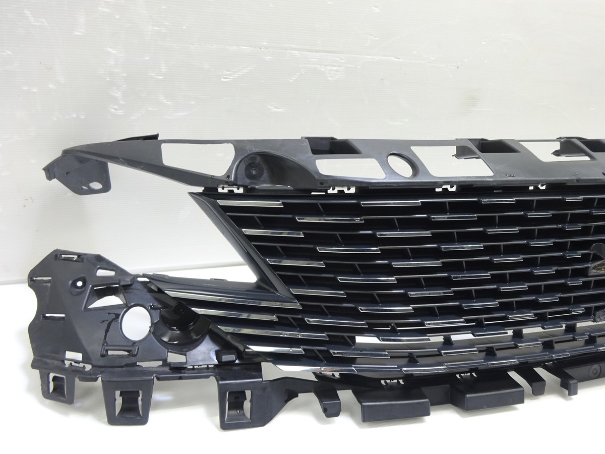 3008様 PEUGEOT 3008 Front Grill 2021-ON | OEM 9836828477 Used