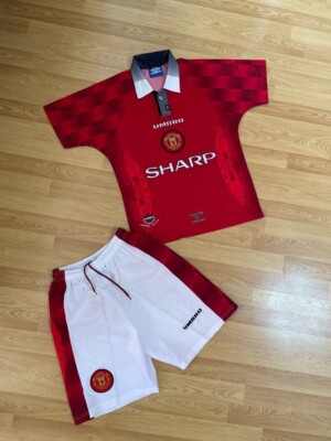 Manchester United Vintage Home Kit (1996-98) Jersey + shorts
