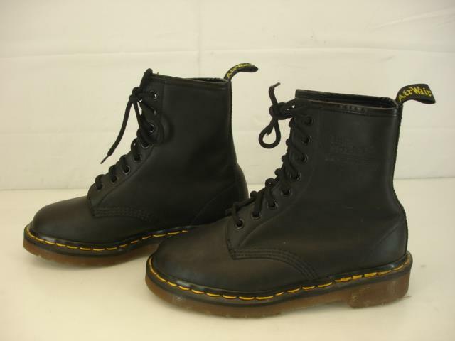 dr martens 1460 pebble
