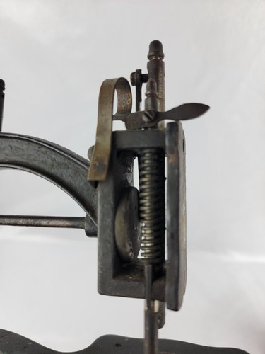 RARE 1870'S HAND OPERATED CAST IRON GEAR DRIVEN SEWING MACHINE GRANT BROTHERS - Picture 14 of 20