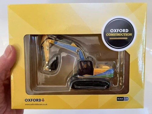 Oxford Diecast 76JS003 JCB JS220 Tracked Excavator W H Malcolm OO Gauge - Picture 2 of 2