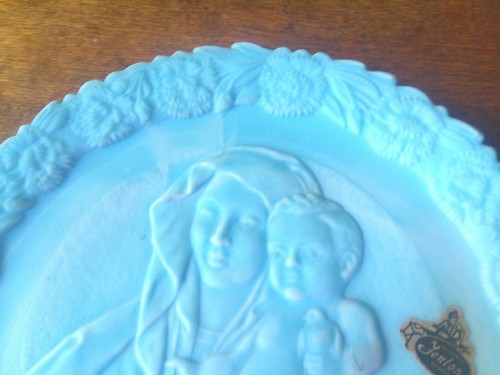 Rare Vtg FENTON Mother's Day 1972 "Madonna of the Goldfinch" Blue Satin Plate - Picture 2 of 6
