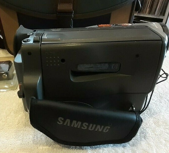 Samsung VP-M50 Camcorder 8mm Video Camera + New Battery, Benetton Bag, Leads, Ex VERKOOP, nieuwe baan