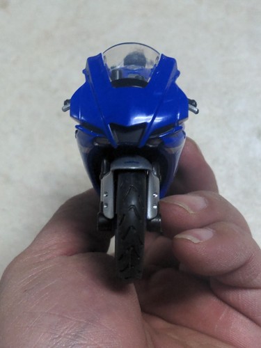 2023 Maisto Sport Bike Motorcycle 2021 Yamaha R1 Blue White Motor Cycle Used - Picture 7 of 9