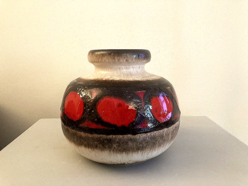 Westdeutsche rot-schwarze Keramik Vase - Bild 3 von 8