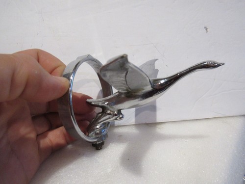 Rare Hard to Find Swan or Goose Hood Ornament Flying Bird Metal Logo Embem - Bild 1 von 3