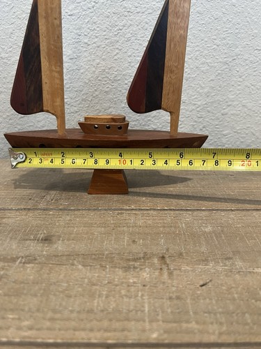 Barca a vela in legno tricolore intarsiato su piedistallo nicaragua souvenir 8x7" - Foto 6 di 8