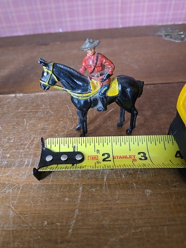 VINTAGE ROYAL CANADIAN MOUNTED POLICE HORSE *RARE* LEAD FIGURE / England