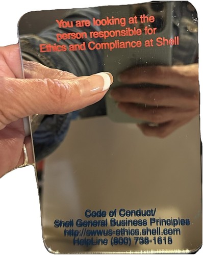 DE COLECCIÓN SHELL CÓDIGO DE CONDUCTA ESPEJO PROMOCIÓN DE EMPLEADOS PREMIUM COLECCIONABLE 4”x6” - Imagen 1 de 6