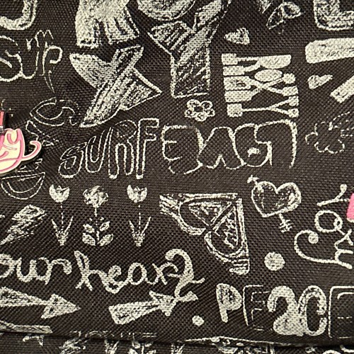 Mochila Roxy Girls Negra/Blanca Logo Gráfico Graffiti Tiza 16" Usada en Excelente Condición - Imagen 4 de 12